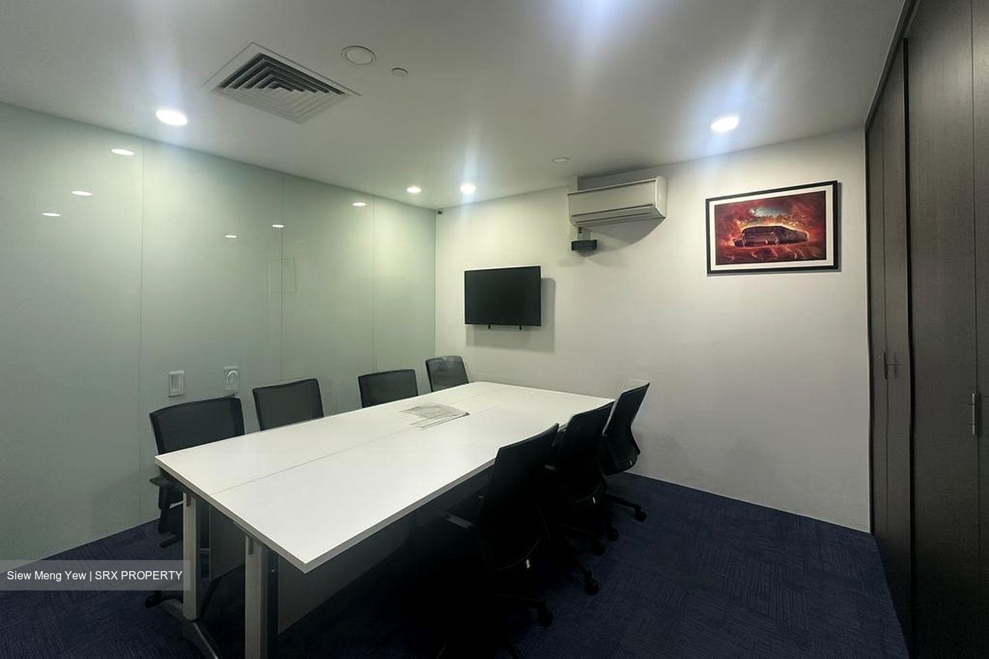 International Plaza (D2), Office #498793251